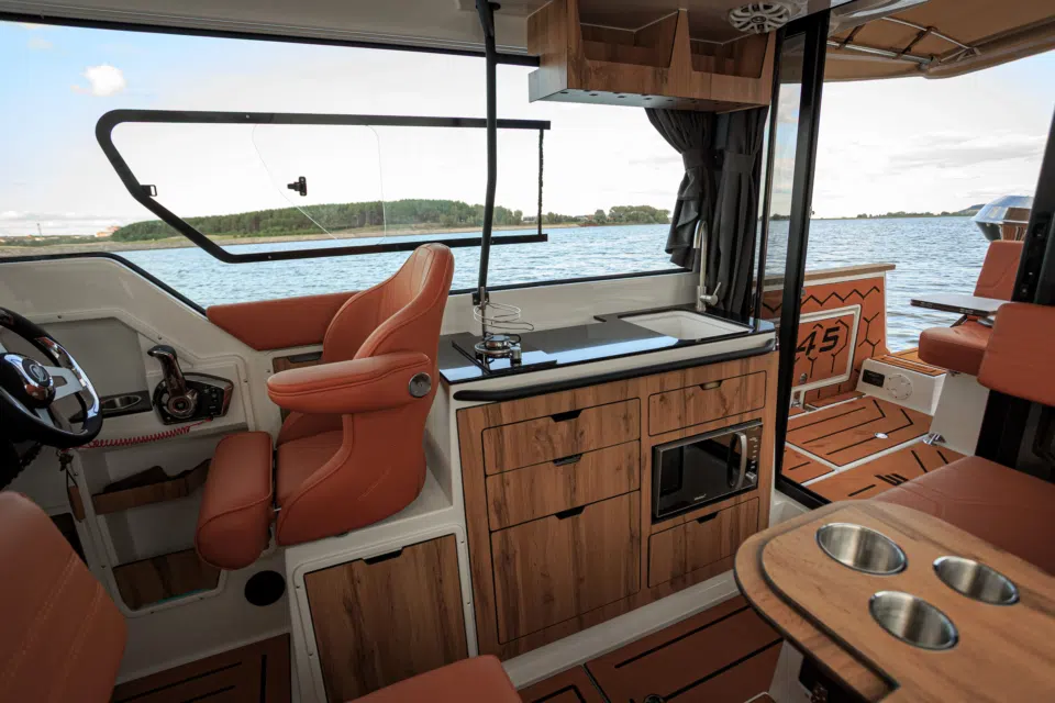 searene-745-interior-galley-004.webp