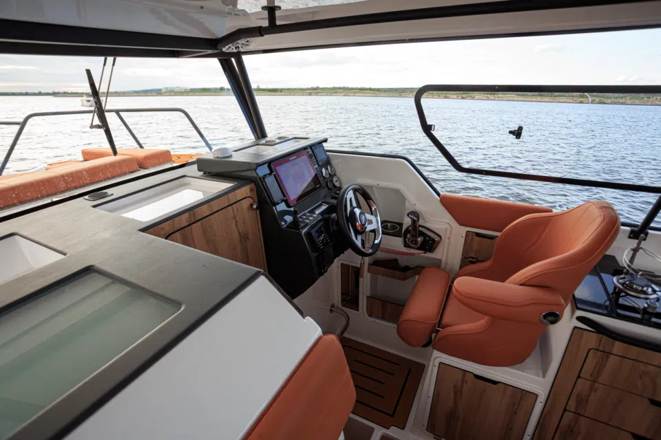 Панорамный интерьер каюты экипажа SEARENE 745 Crew Cabin
