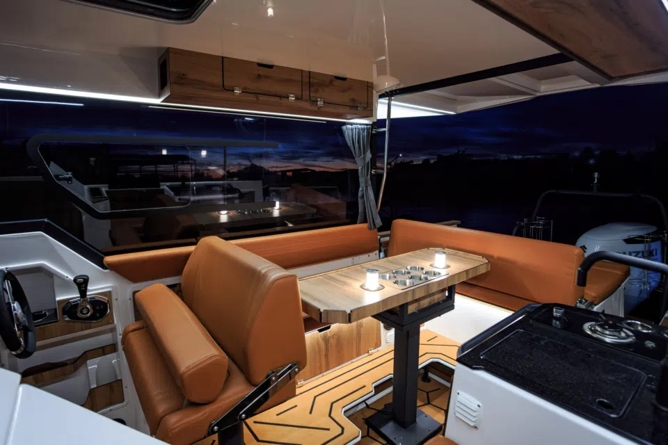13-searena-745-space-hardtop-cockpit-interior-night.webp