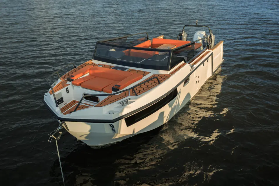 searene-745-space-plus-bow-sunbed-open-boat-003.webp