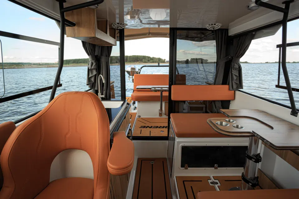 Интерьер каюты SEARENE 745 Crew Cabin, вид вперёд